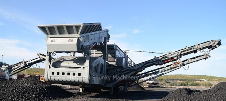 Crawler crushing station